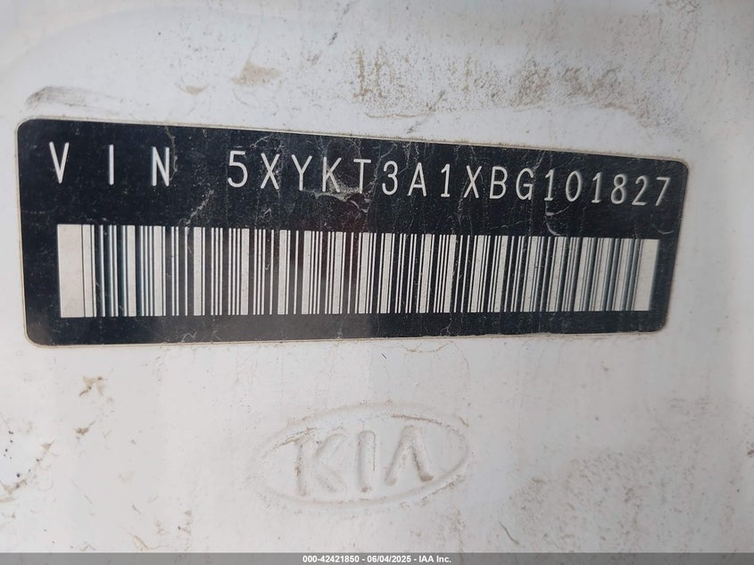 2011 KIA SORENTO VIN: 5XYKT3A1XBG101827