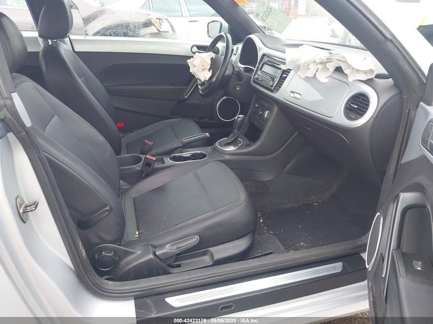 2012 VOLKSWAGEN BEETLE VIN: 3VWJP7AT7CM601230