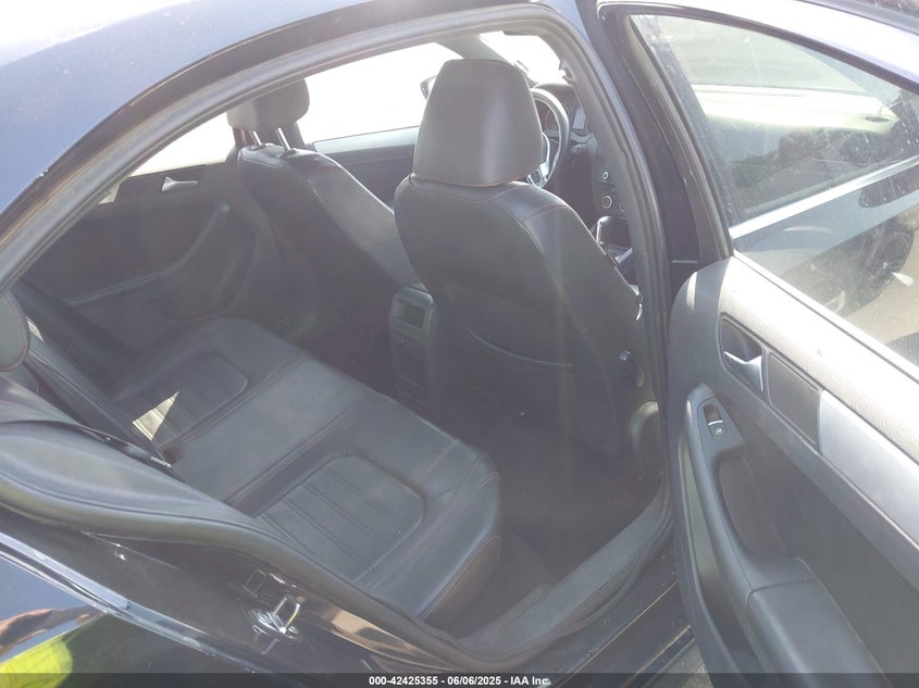 2013 VOLKSWAGEN JETTA VIN: 3VW4A7AJ1DM364460