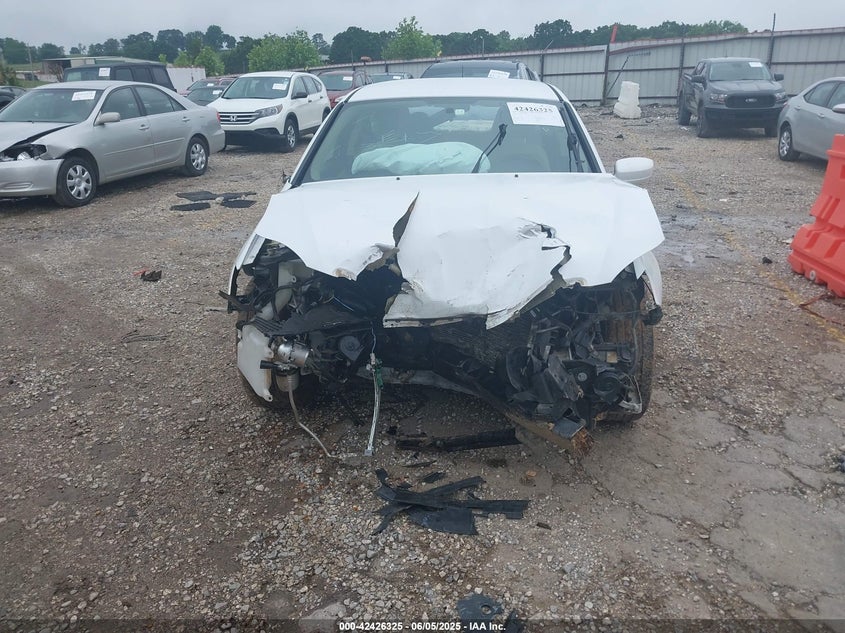 2013 Chrysler 200 Touring VIN: 1C3CCBBB7DN672231 Lot: 42426325