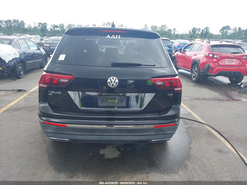2018 VOLKSWAGEN TIGUAN VIN: 3VV3B7AX7JM076018
