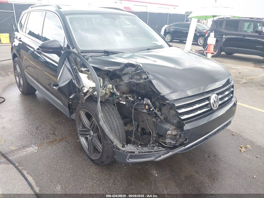 2018 VOLKSWAGEN TIGUAN VIN: 3VV3B7AX7JM076018