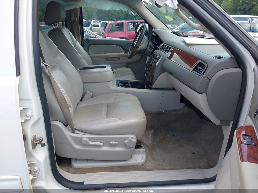 2014 CHEVROLET SUBURBAN 1500 VIN: 1GNSCJE07ER211222
