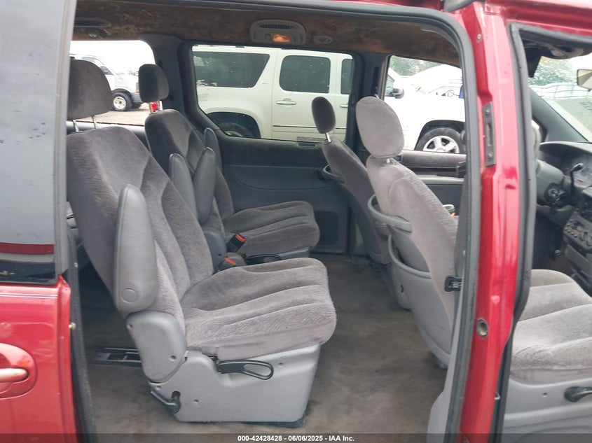 2000 Chrysler Town & Country Lx VIN: 1C4GP44G1YB671279 Lot: 42428428