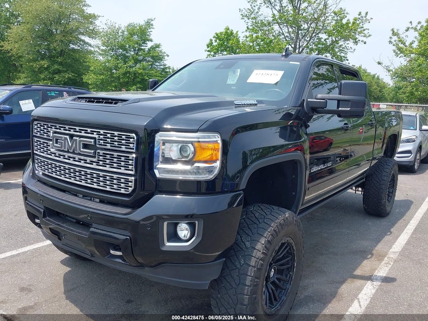 1GT42YEY9JF202360 2018 GMC SIERRA photo no. 2