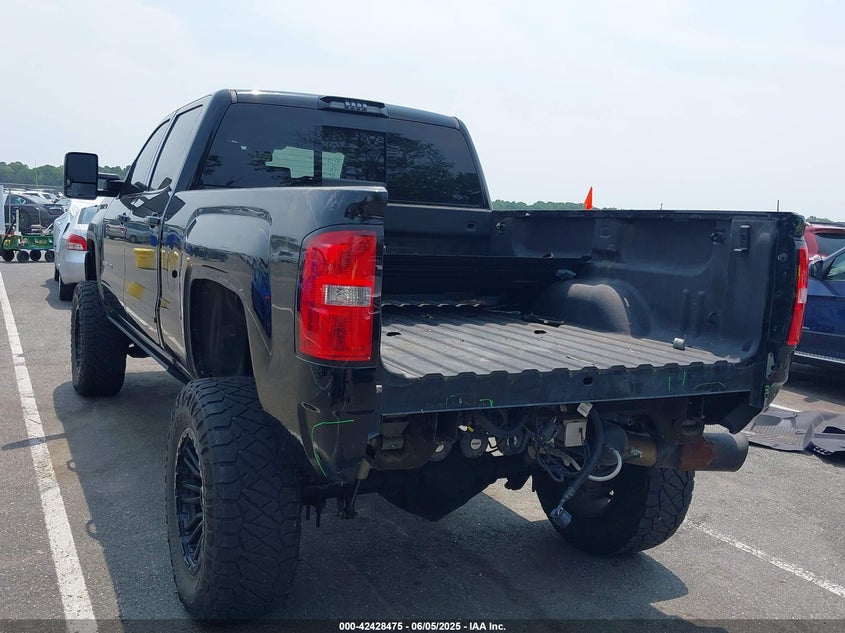 1GT42YEY9JF202360 2018 GMC SIERRA photo no. 3