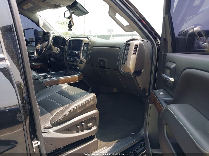 1GT42YEY9JF202360 2018 GMC SIERRA photo no. 5