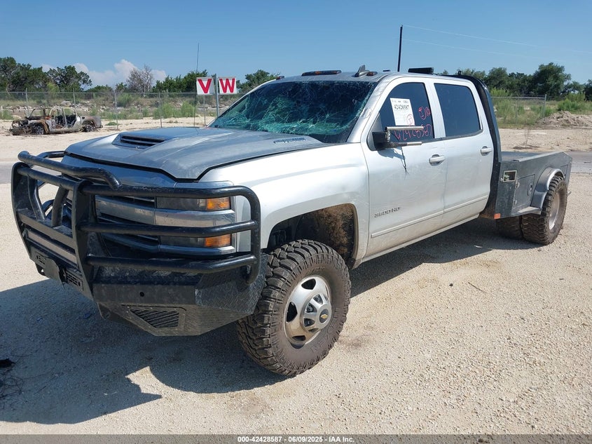 1GC4KZCY5JF136155 2018 CHEVROLET SILVERADO photo no. 2