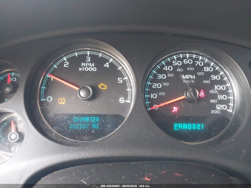 2008 CHEVROLET TAHOE VIN: 1GNFK13038J140207