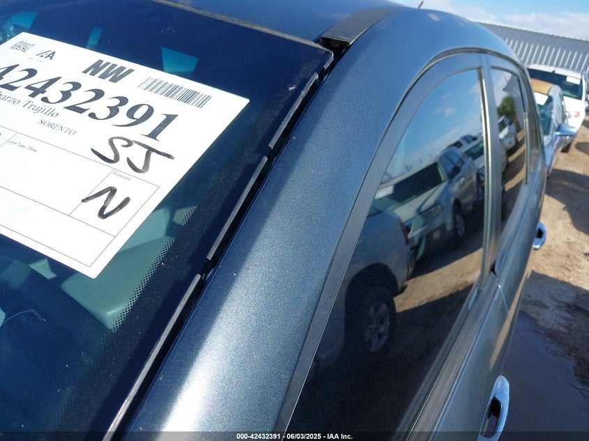 2011 Kia Sorento Lx VIN: 5XYKT3A14BG035954 Lot: 42432391