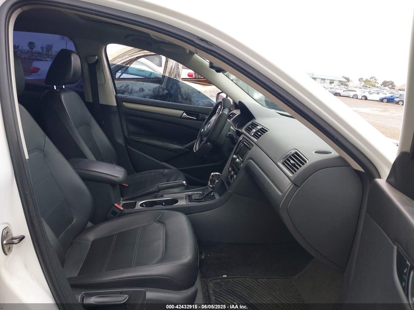 2014 VOLKSWAGEN PASSAT 2.5L SE - 1VWBP7A3XEC017669