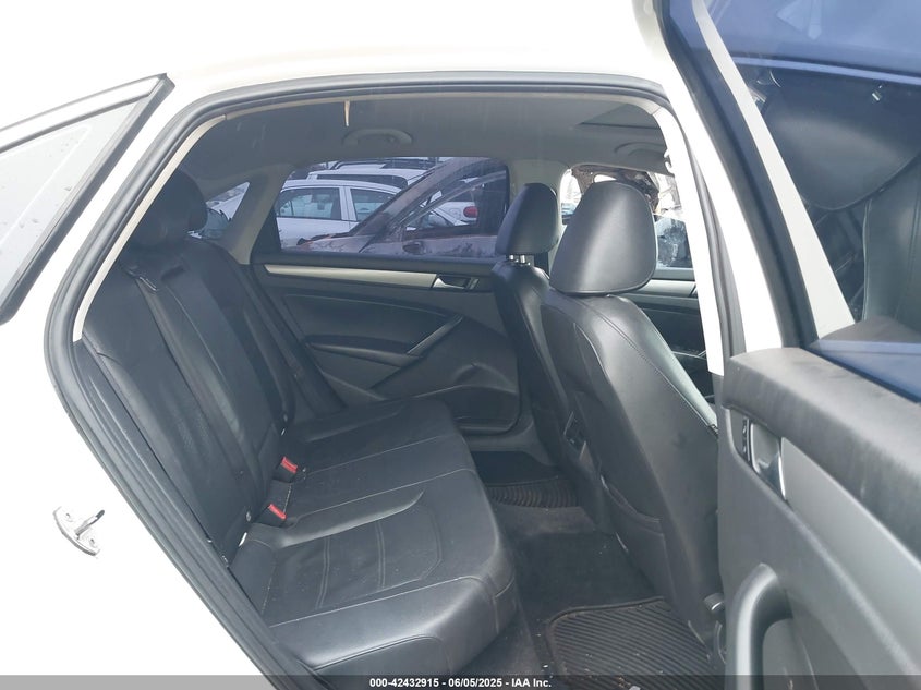 2014 VOLKSWAGEN PASSAT 2.5L SE - 1VWBP7A3XEC017669