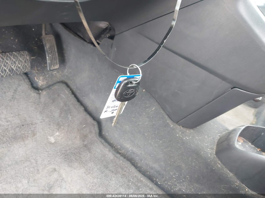 2007 TOYOTA MATRIX VIN: 2T1KR30E47C648761