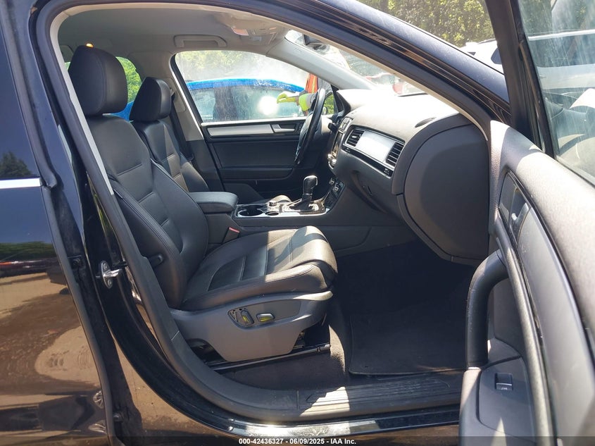 2014 VOLKSWAGEN TOUAREG 3.6L SPORT - WVGEF9BPXED012395