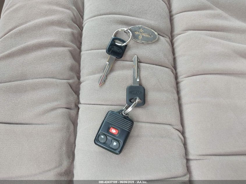 2000 Ford E-150 Recreational VIN: 1FDRE14L0YHB73755 Lot: 42437109