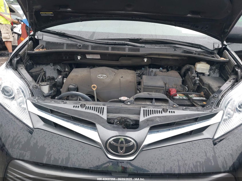 2019 TOYOTA SIENNA XLE 8 PASSENGER - 5TDYZ3DC2KS977512