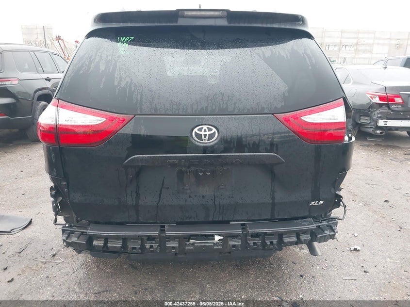 2019 TOYOTA SIENNA XLE 8 PASSENGER - 5TDYZ3DC2KS977512