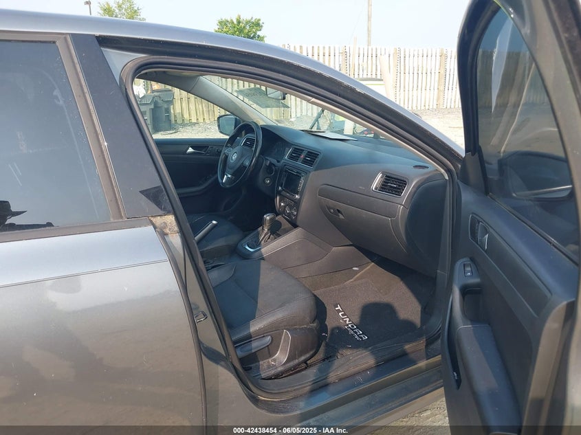 2011 VOLKSWAGEN JETTA VIN: 3VWDZ7AJ1BM352119