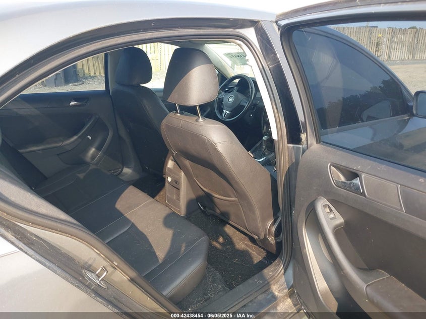 2011 VOLKSWAGEN JETTA VIN: 3VWDZ7AJ1BM352119