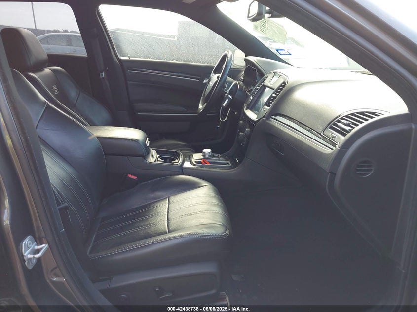 VIN 2C3CCABG3KH562921 2019 CHRYSLER 300 300S