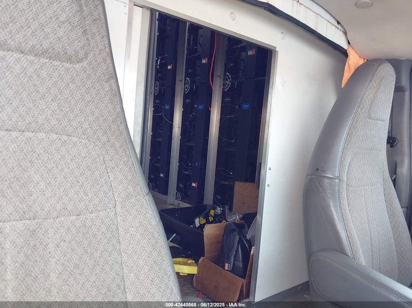 2021 Chevrolet Express Cutaway Work Van VIN: 1GB0GRFP8M1249784 Lot: 42440568