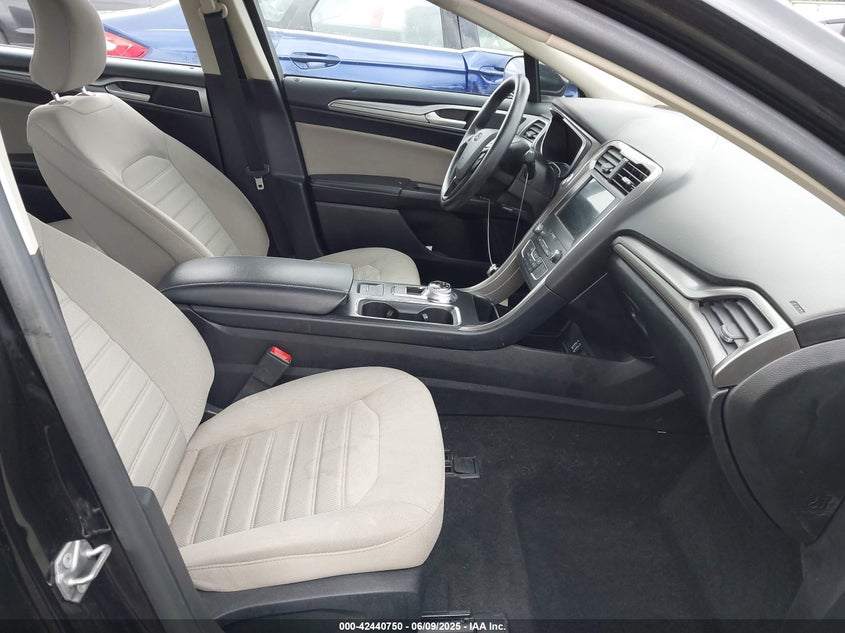 2019 FORD FUSION VIN: 3FA6P0G74KR282466