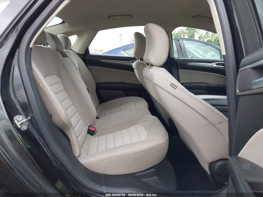 2019 FORD FUSION VIN: 3FA6P0G74KR282466