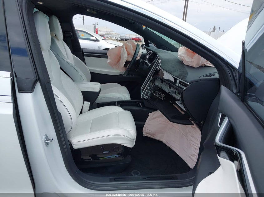 2016 TESLA MODEL X VIN: 5YJXCBE4XGF021916