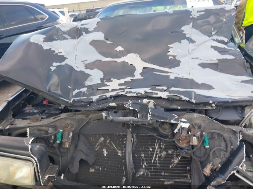 1997 Lincoln Town Car Executive VIN: 1LNLM81W5VY660428 Lot: 42440999