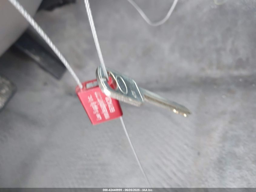 1997 Lincoln Town Car Executive VIN: 1LNLM81W5VY660428 Lot: 42440999