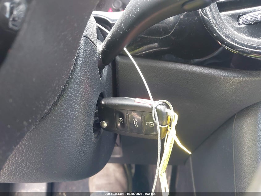 2015 VOLKSWAGEN BEETLE VIN: 3VWF17AT5FM611508
