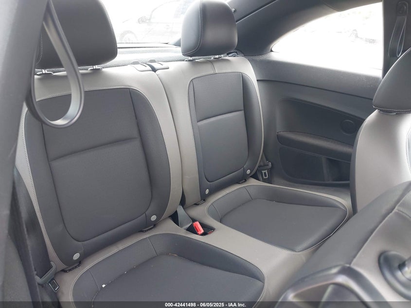 2015 VOLKSWAGEN BEETLE VIN: 3VWF17AT5FM611508