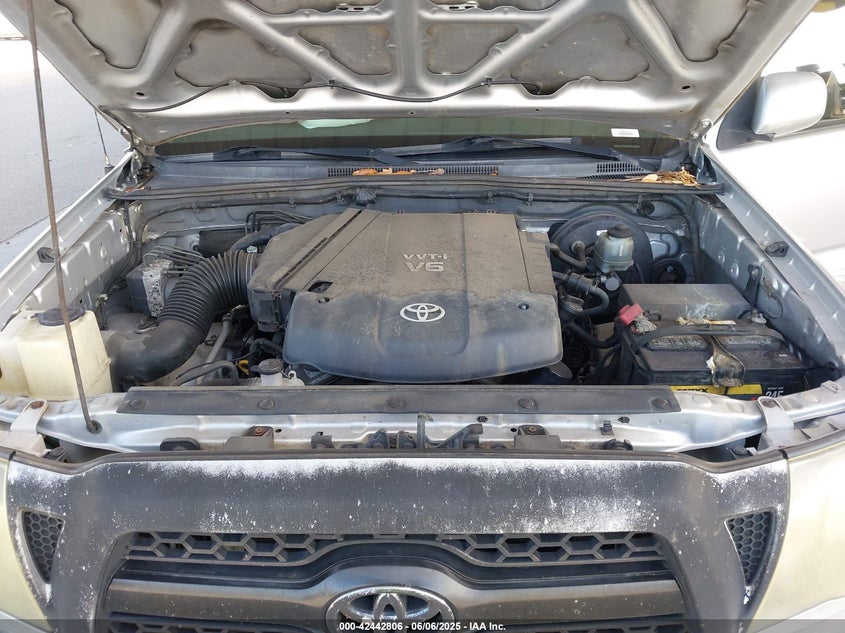 2011 Toyota Tacoma Prerunner V6 VIN: 5TFJU4GN6BX011127 Lot: 42442806