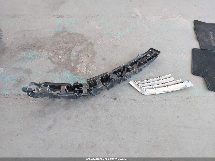 2011 Toyota Tacoma Prerunner V6 VIN: 5TFJU4GN6BX011127 Lot: 42442806