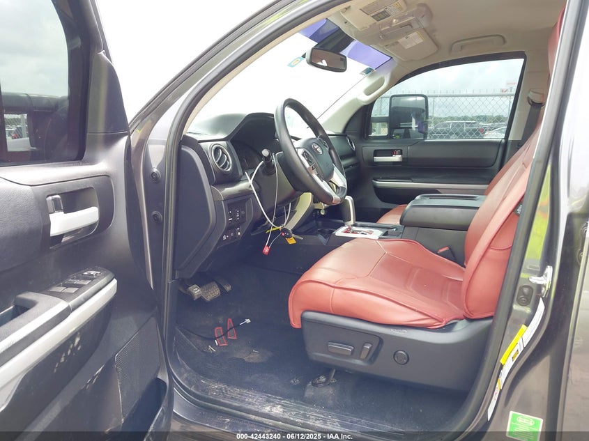 2018 TOYOTA TUNDRA SR5 5.7L V8 - 5TFDY5F16JX689493