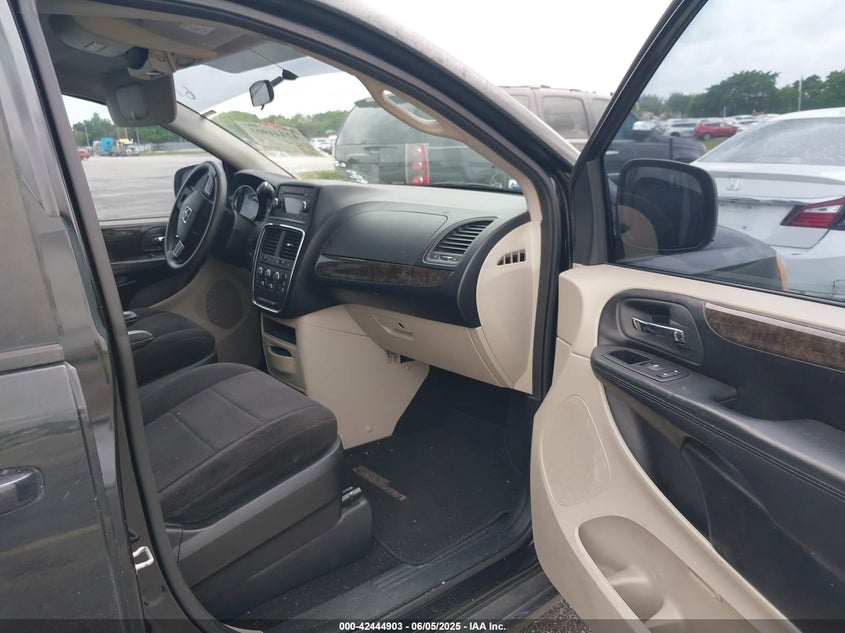 2011 DODGE GRAND CARAVAN VIN: 2D4RN4DG9BR606867