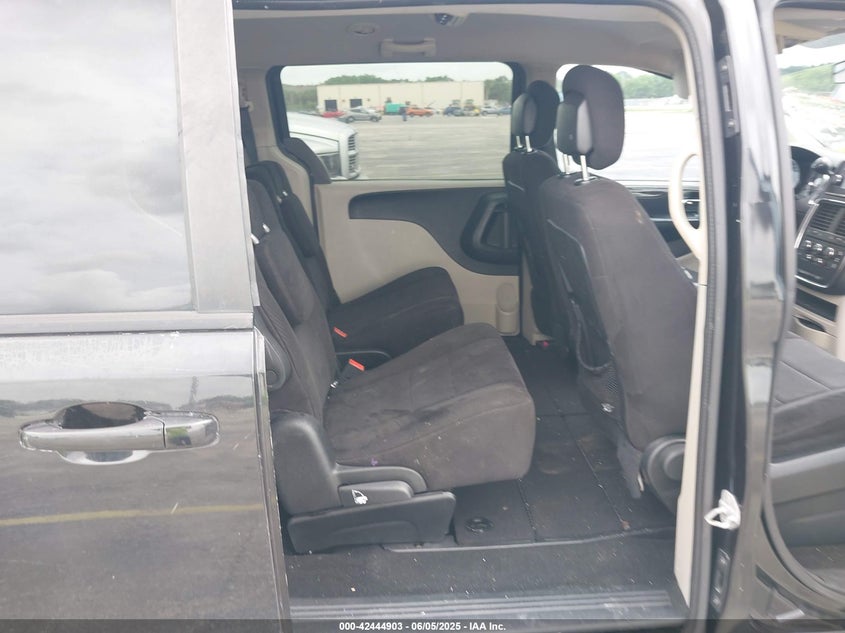 2011 DODGE GRAND CARAVAN VIN: 2D4RN4DG9BR606867