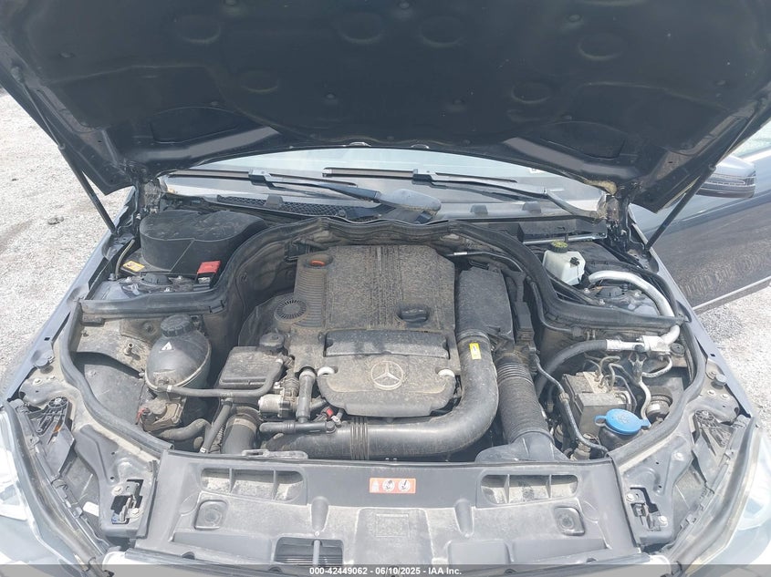 2013 MERCEDES-BENZ C 250 LUXURY/SPORT - WDDGF4HB4DR275839