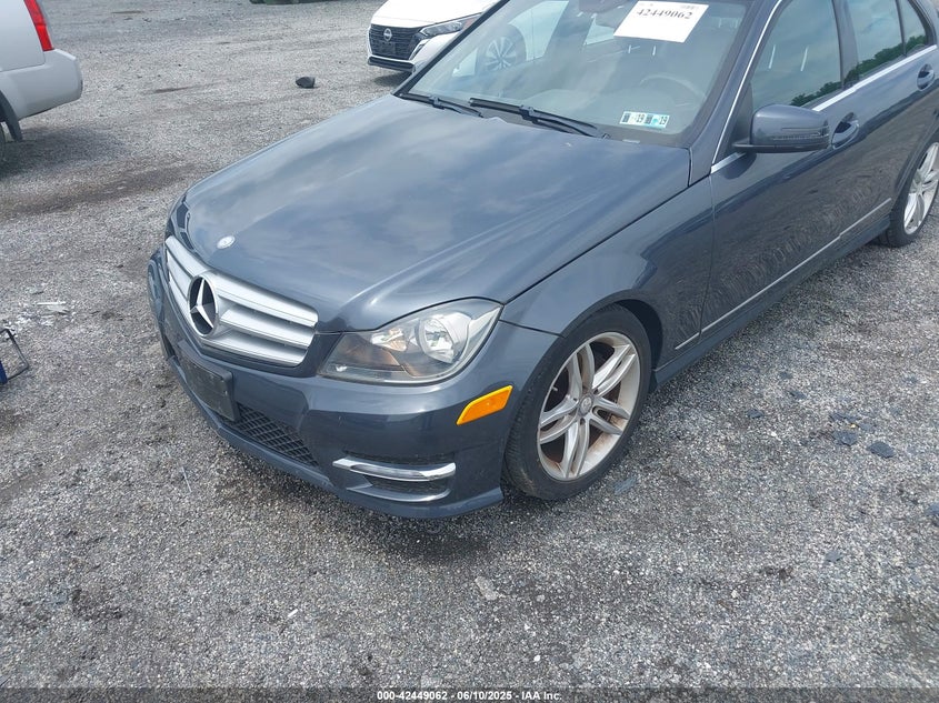 2013 MERCEDES-BENZ C 250 LUXURY/SPORT - WDDGF4HB4DR275839