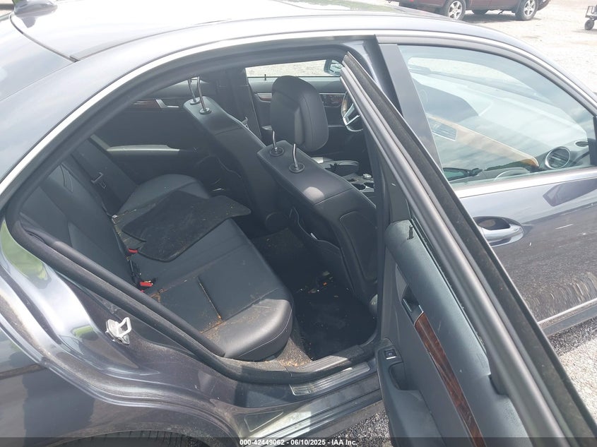 2013 MERCEDES-BENZ C 250 LUXURY/SPORT - WDDGF4HB4DR275839