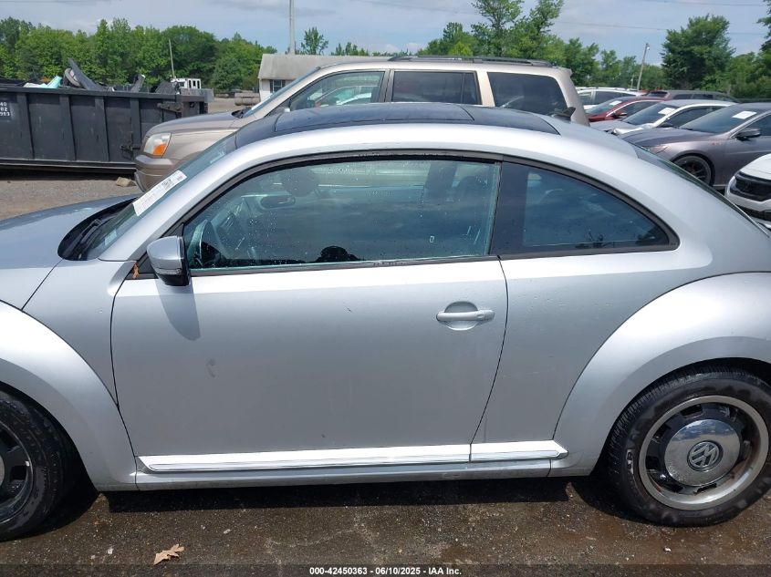 2013 Volkswagen Beetle 2.5L VIN: 3VWJX7AT5DM654445 Lot: 42450363