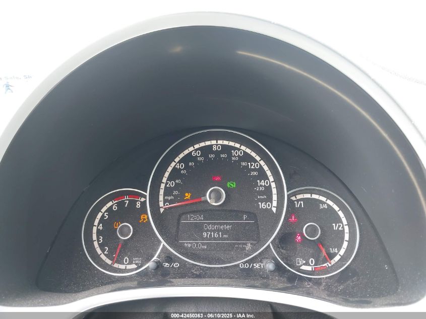 2013 Volkswagen Beetle 2.5L VIN: 3VWJX7AT5DM654445 Lot: 42450363