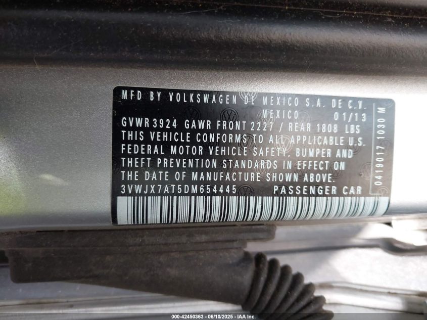 2013 Volkswagen Beetle 2.5L VIN: 3VWJX7AT5DM654445 Lot: 42450363