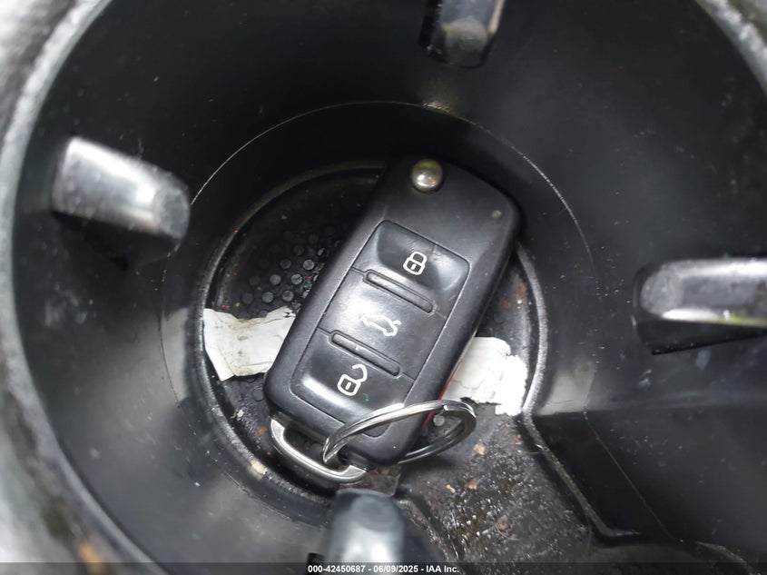 2015 VOLKSWAGEN JETTA HYBRID SEL PREMIUM 3VW637AJXFM307549