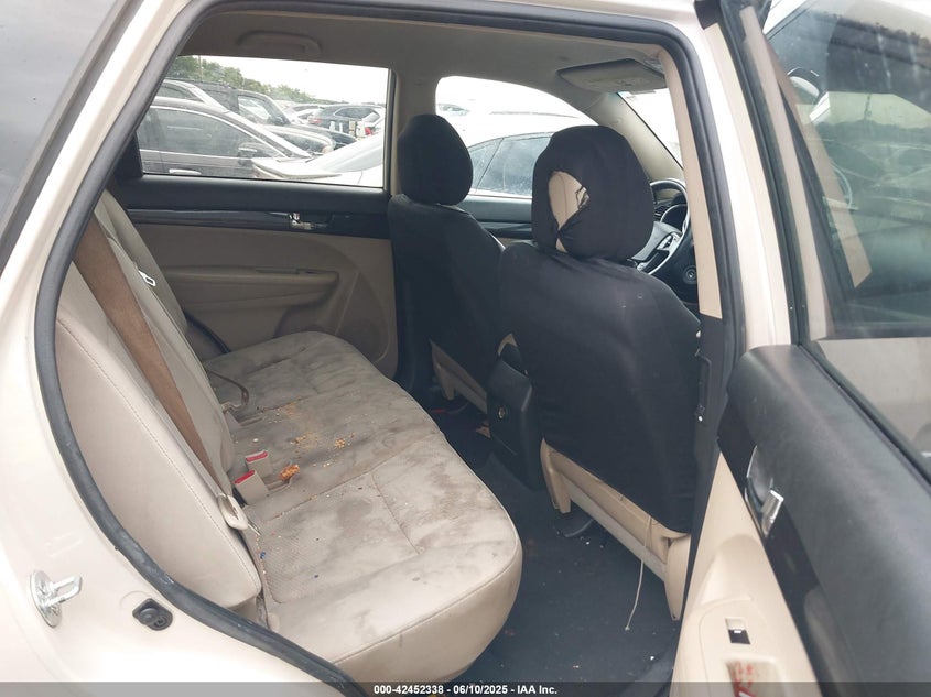 2011 KIA SORENTO VIN: 5XYKT4A24BG160354