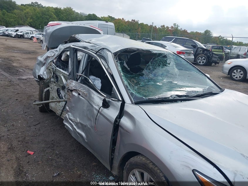 2022 Toyota Camry Le VIN: 4T1C11AK8NU691581 Lot: 42452625