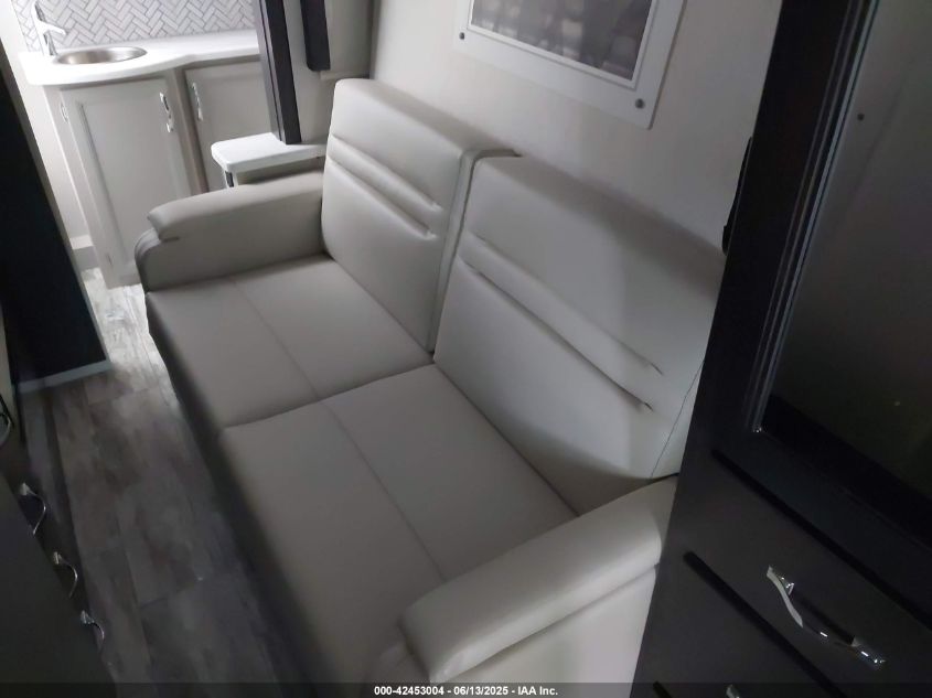 2025 Ford F-550 Chassis - 1FDUF5HTXRDA00083