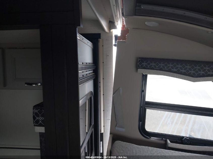 2025 Ford F-550 Chassis - 1FDUF5HTXRDA00083