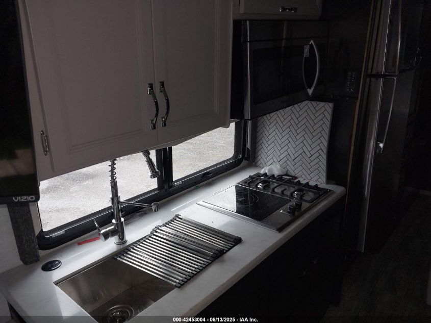 2025 Ford F-550 Chassis - 1FDUF5HTXRDA00083