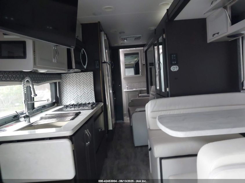 2025 Ford F-550 Chassis - 1FDUF5HTXRDA00083